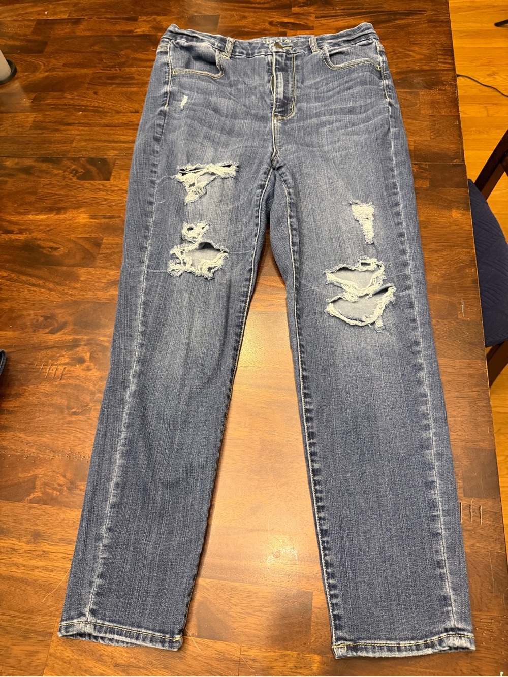 American Eagle Curvy Super Hi-Rise Jegging Jeans Size 14 Short Distressed